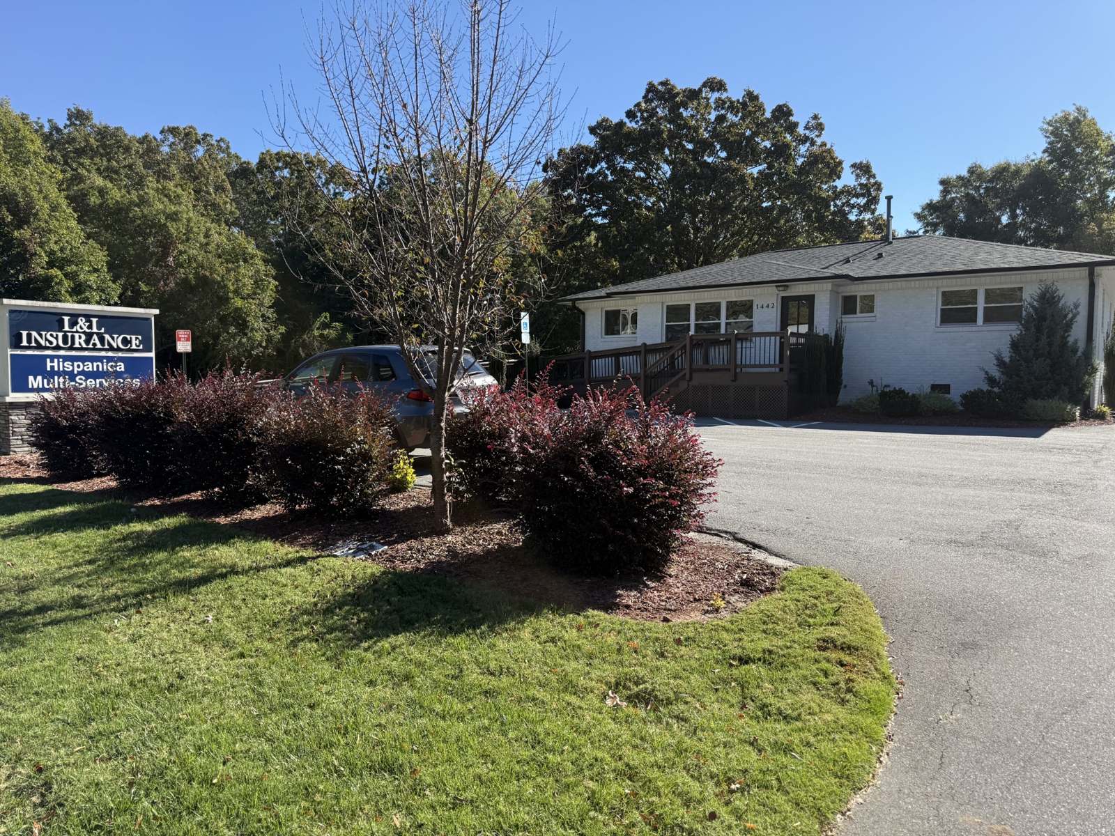 The L&L Insurance office and sign at 1442 N Aspen St, Lincolnton